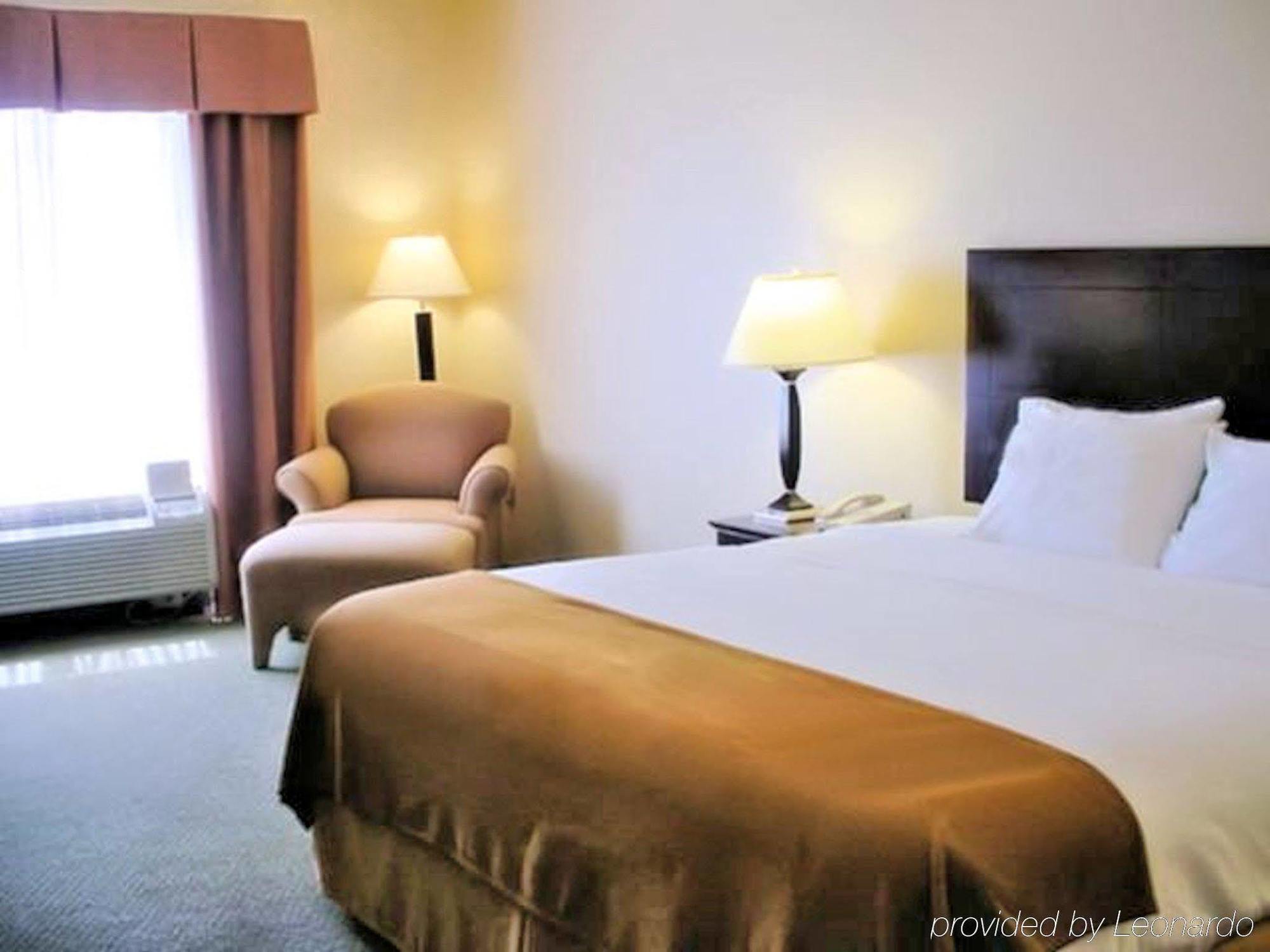 Holiday Inn Express Hotel & Suites Athens By Ihg Exterior photo